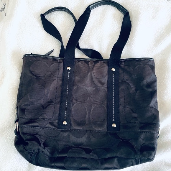 Coach Canvas Tote โ Black with Pink Interior, Stylish & Functional! ๐๐ - Picture 16 of 16